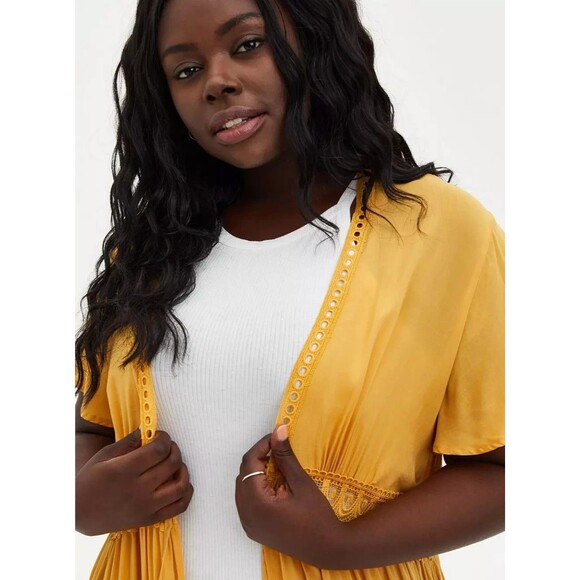 Torrid Duster Length Yellow Tie-Waist Boho Kimono Size 4 or 26 Plus - Picture 3 of 4